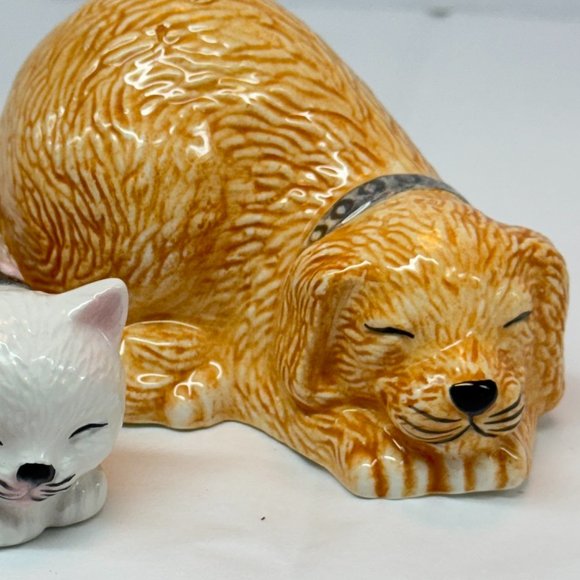Novelty Ceramic Salt and Pepper Shakers Dog and Cat - Picture 3 of 4
